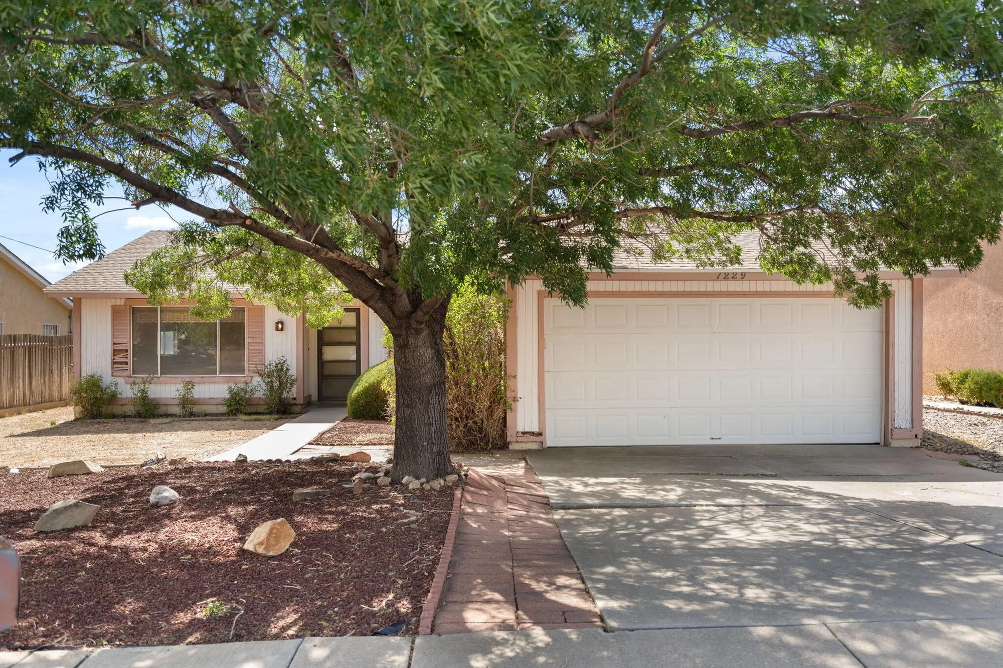 1229 Hiawatha Drive NE