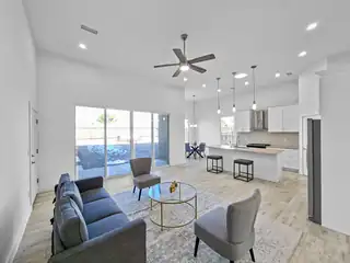21 Flower Garland Road 