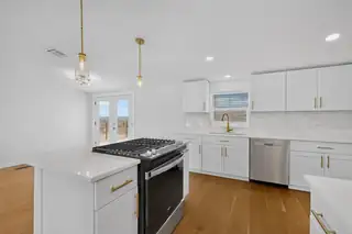 517 E First Street NE 