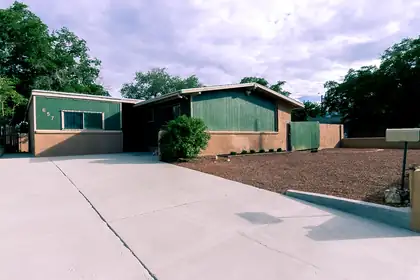 657 Grace Street NE, Albuquerque