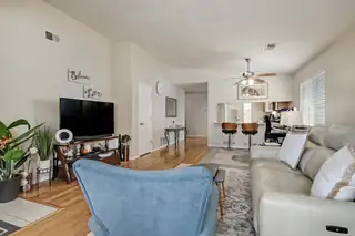 1614 Villa Camilla NE 