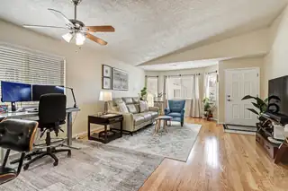 1614 Villa Camilla NE 