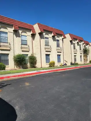831 Country Club Drive SE APT 2D, Rio Rancho