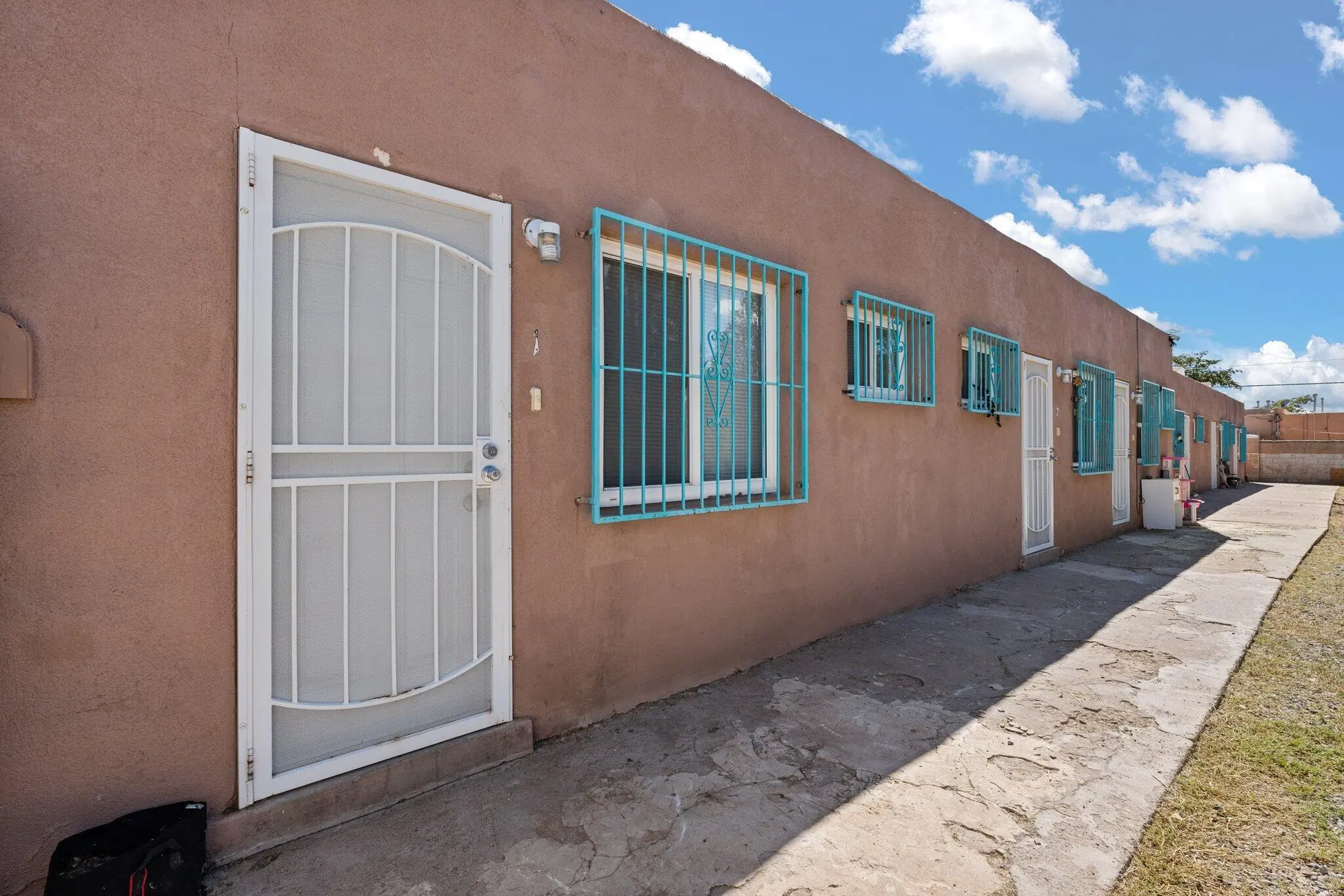 525 Mesilla Street SE 1-6