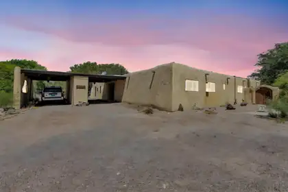 1201 El Camino Real Street, Socorro 