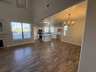 701 Renaissance Loop SE 