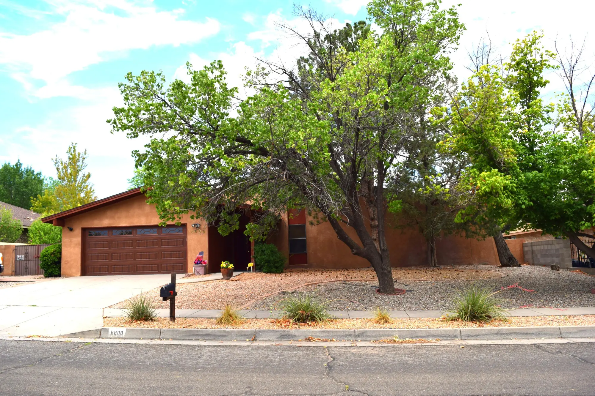 8808 N Caminito Drive NE