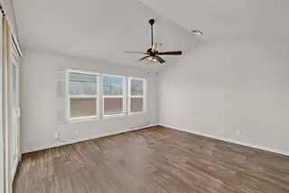 1426 Golden Eye Loop NE 