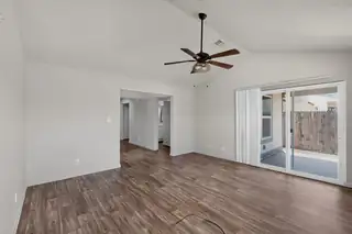 1426 Golden Eye Loop NE 