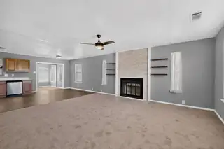 910 Crenshaw Court 
