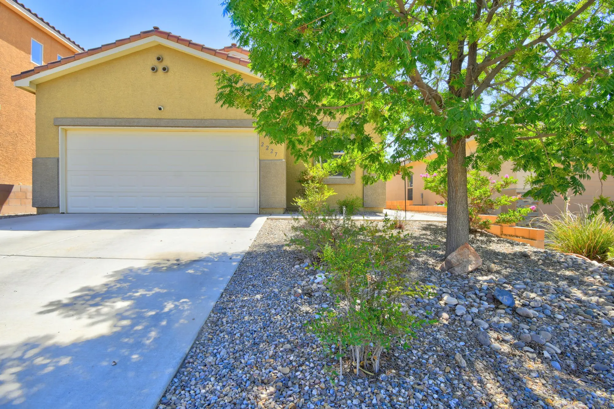 2227 Vista De Colinas Drive SE