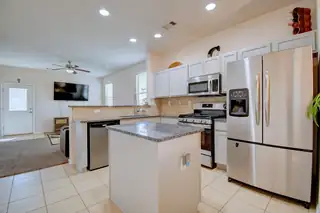 2227 Vista De Colinas Drive SE 