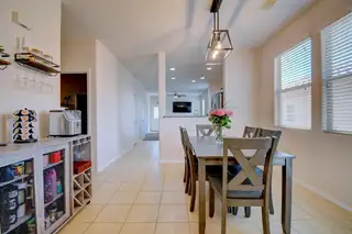 2227 Vista De Colinas Drive SE 