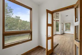 10 Howlin Wolf Trail 