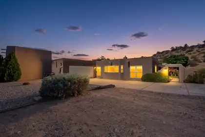 321 Paseo De Corrales, Corrales 