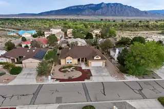 2441 Manzano Loop NE 
