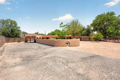 251 Sichler Drive SW, Los Lunas