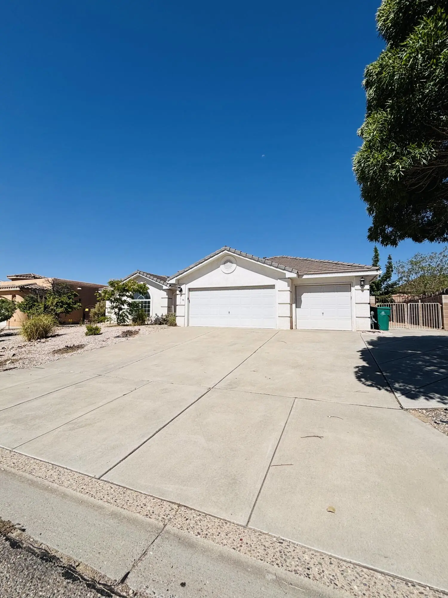 2417 Manzano Loop NE