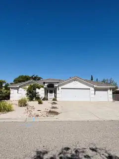 2417 Manzano Loop NE 