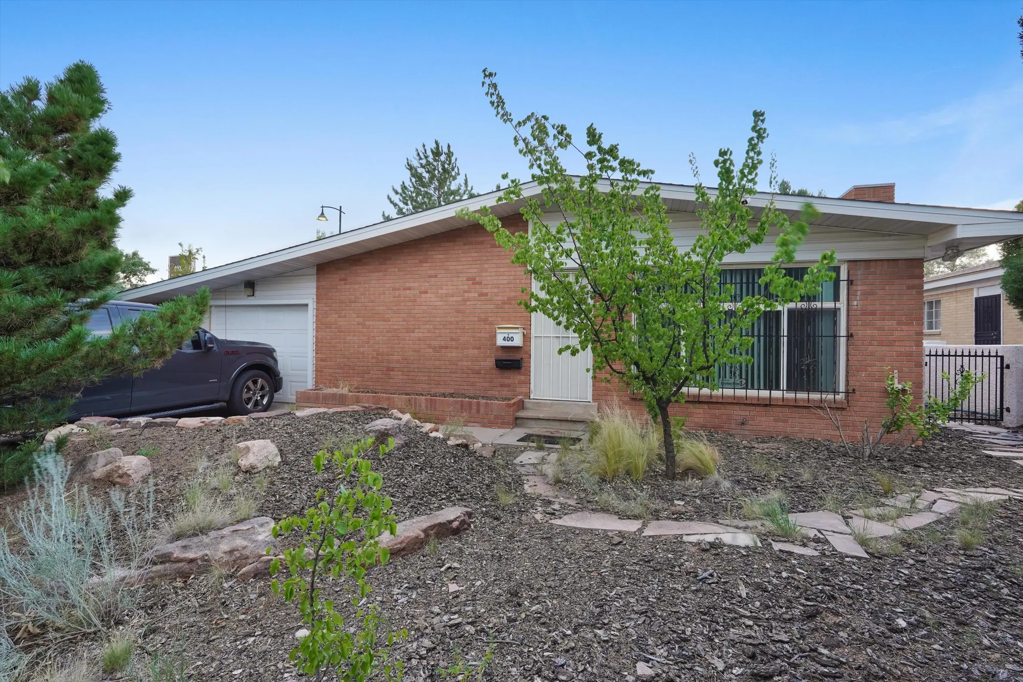 400 Sierra Drive SE