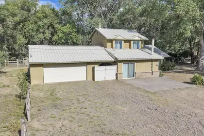 96 D Molina Road, Peralta