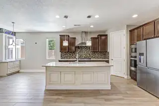 5601 Pikes Peak Loop NE 