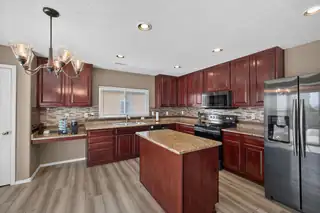 2912 McKinnon Way SW 