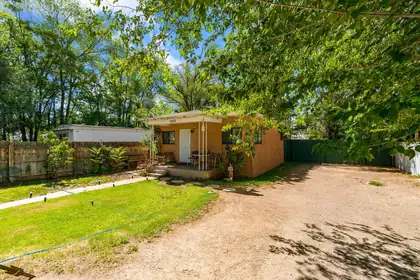 2706/2710 Granada Road SW, Albuquerque