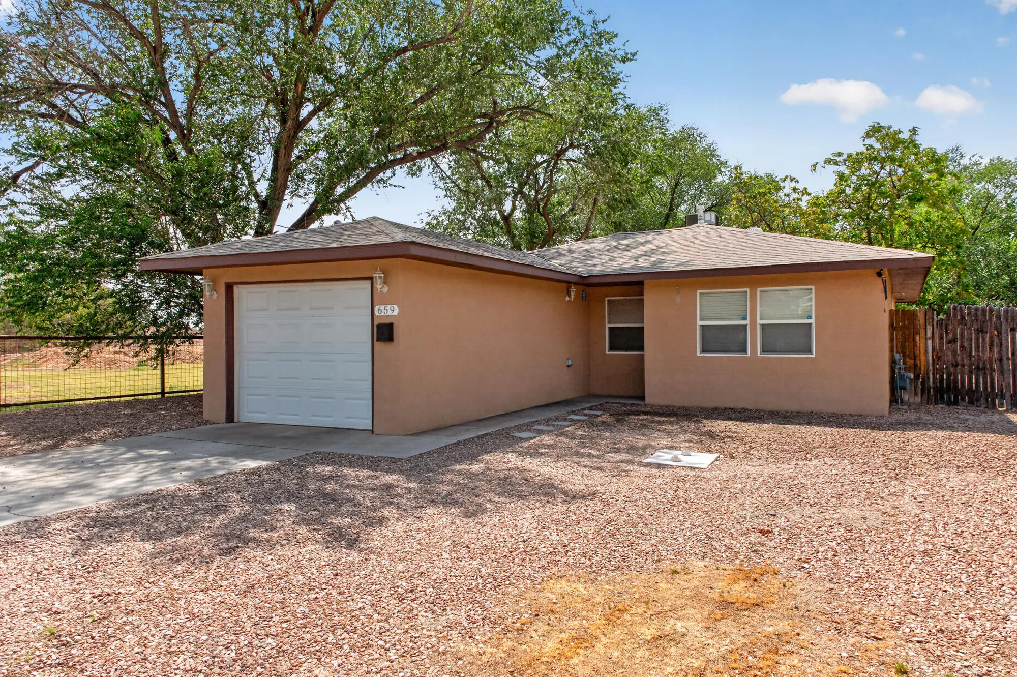 659 Los Lentes Road SE