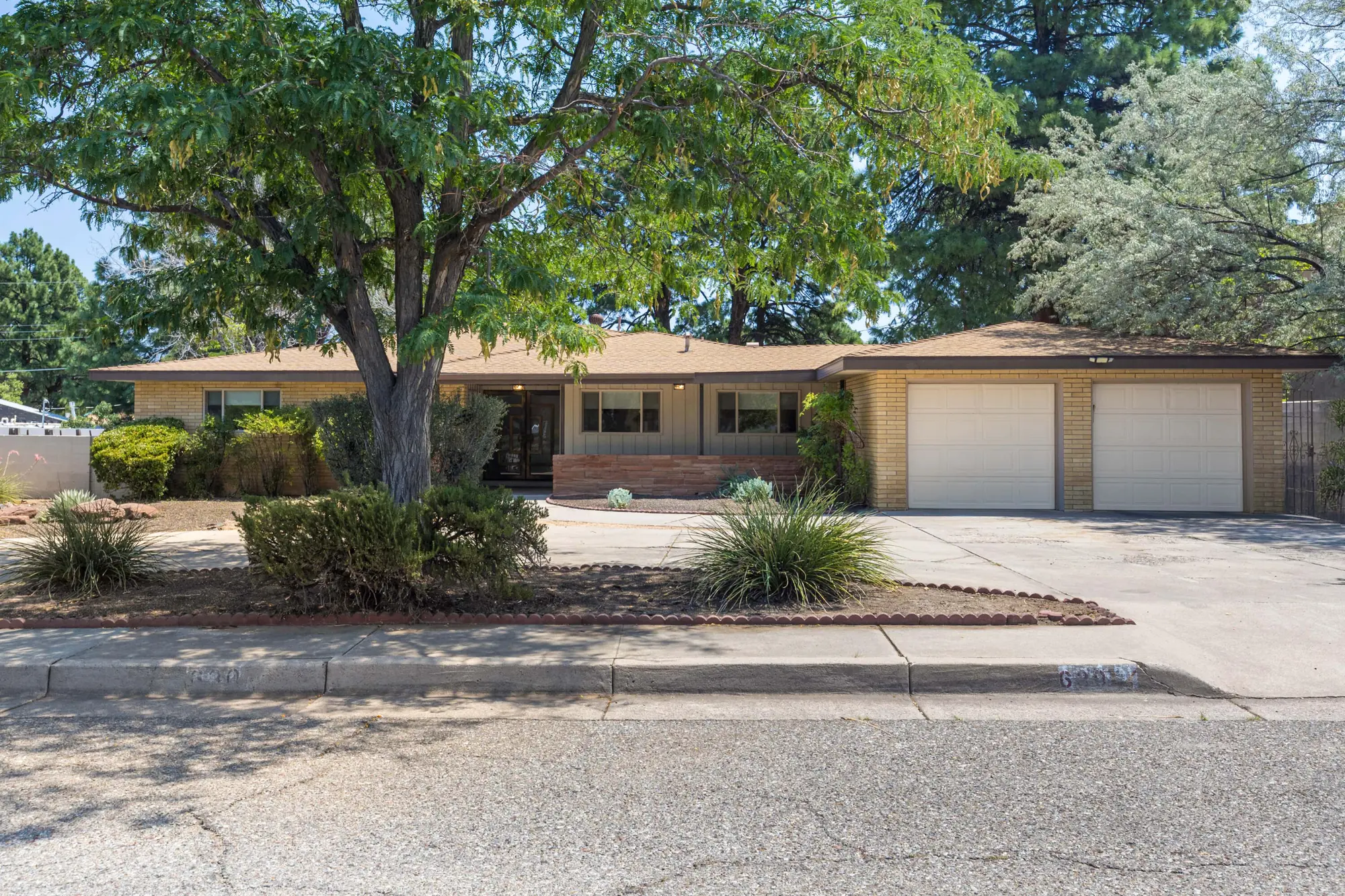 630 Sierra Drive SE