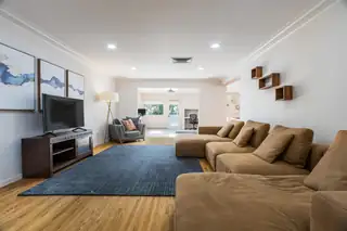 630 Sierra Drive SE 