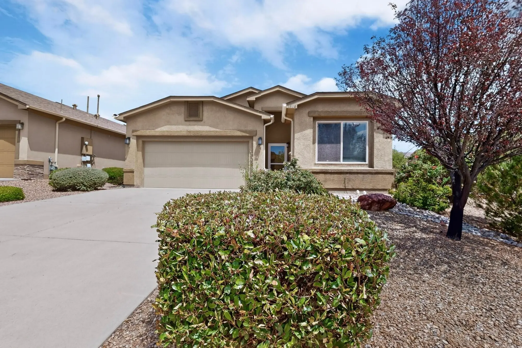 3924 Desert Pinon Drive NE