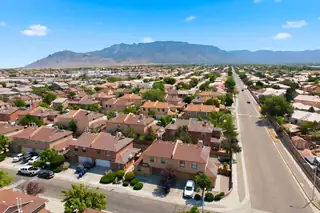 8604 El Monte Lane NE 
