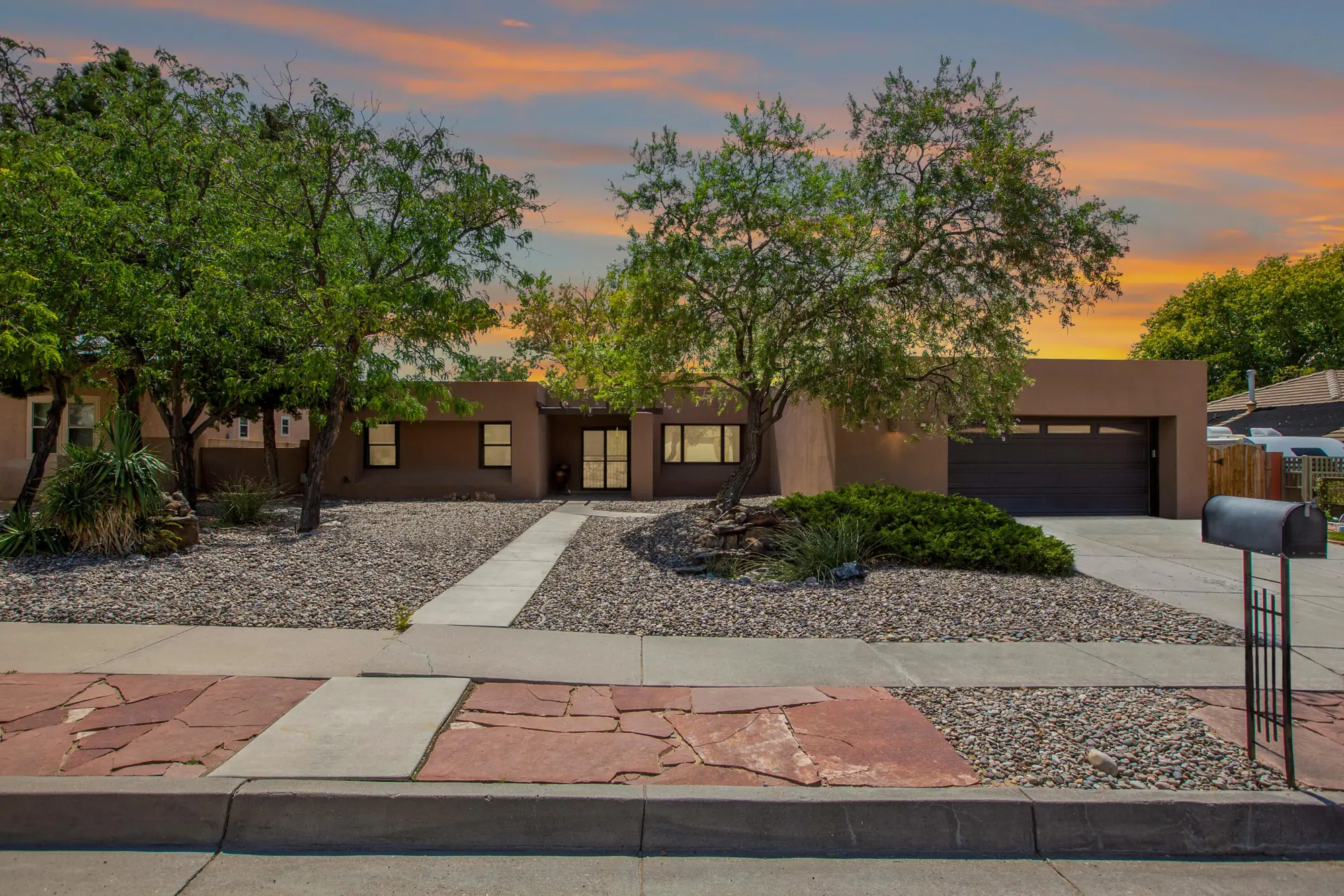 5617 Cometa Court NE