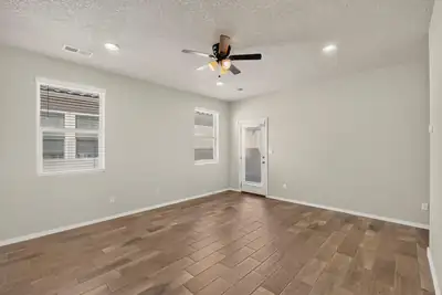 4113 Skyline Loop NE 
