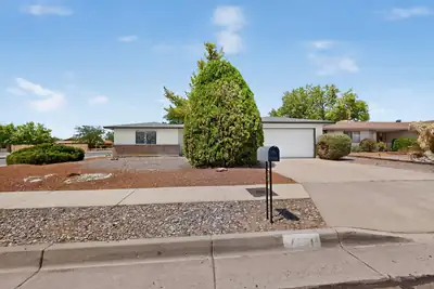 7201 Santa Fe Trail NW 