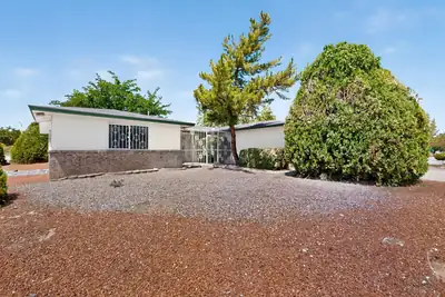 7201 Santa Fe Trail NW 
