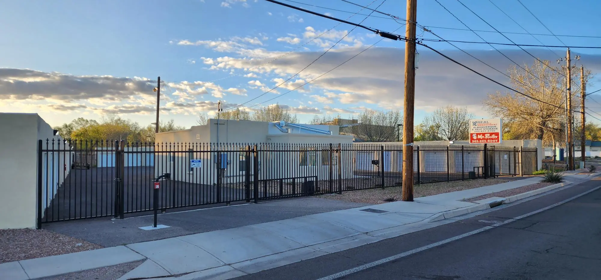 306 Isleta Boulevard SW