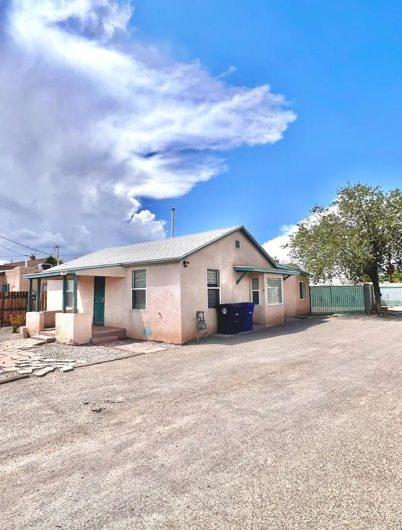 615 Candelaria Road NW