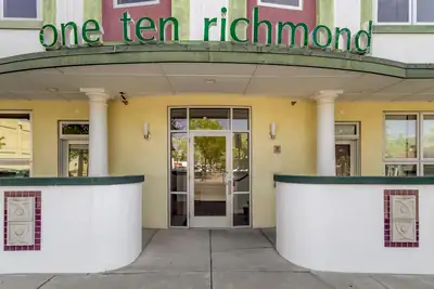 110 Richmond Drive SE UNIT 204 
