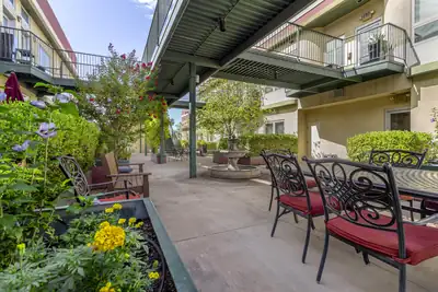 110 Richmond Drive SE UNIT 204 