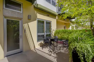 110 Richmond Drive SE UNIT 204 