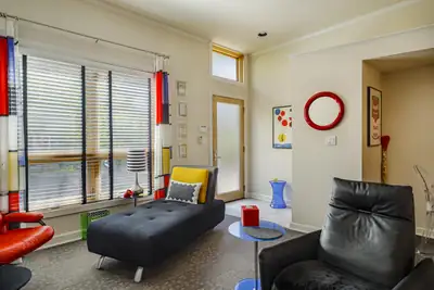 110 Richmond Drive SE UNIT 204 