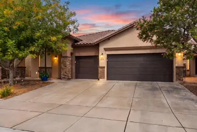 2016 Desert Orchid Drive SE, Albuquerque