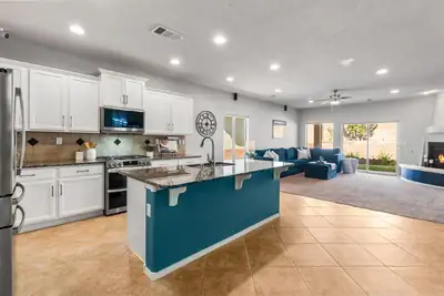 2016 Desert Orchid Drive SE 