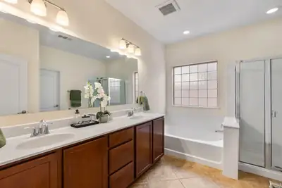 2016 Desert Orchid Drive SE 
