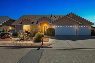 921 Pinzon Street NW, Los Lunas 
