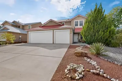 401 Minturn Loop NE 