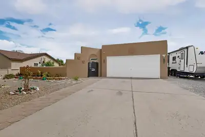 10 Milton Loop, Los Lunas