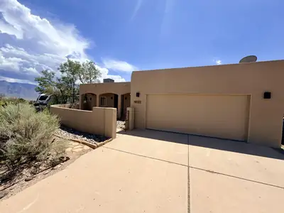 6122 La Paz Road NE 